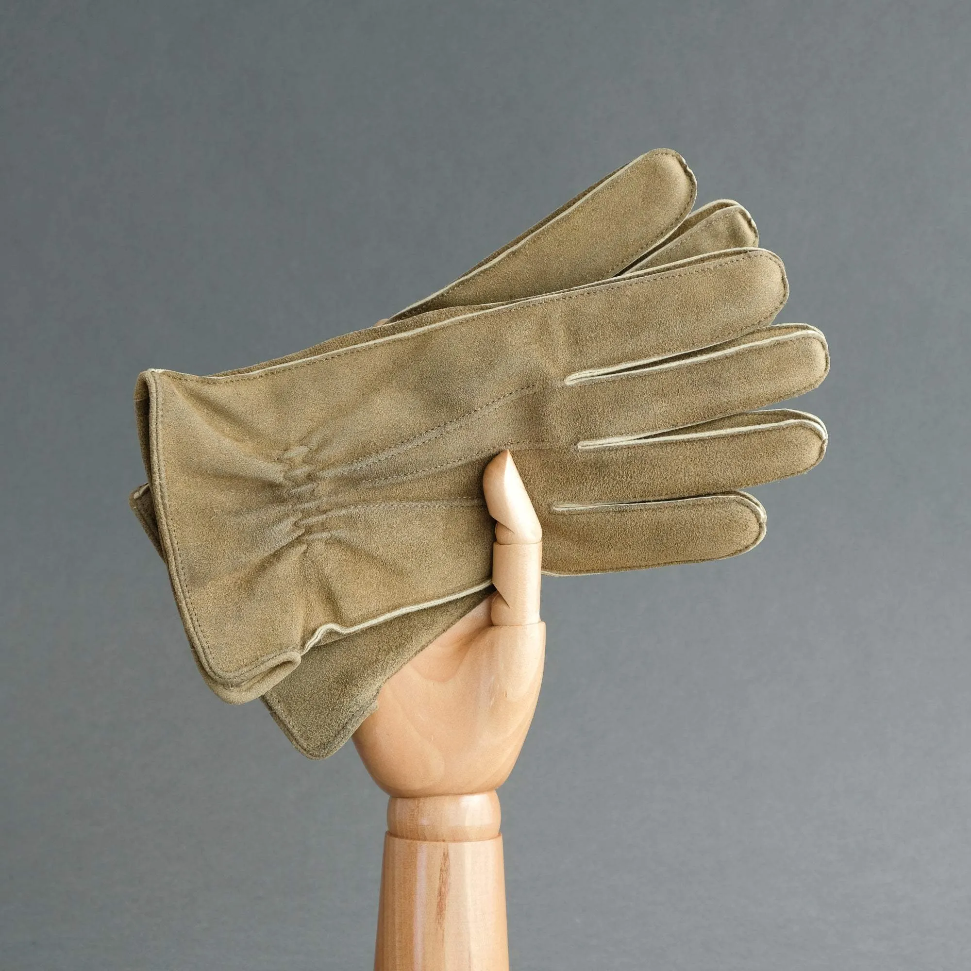 Gentlemen's Sporty Gloves from Beige Goatskin Lined with Cashmere